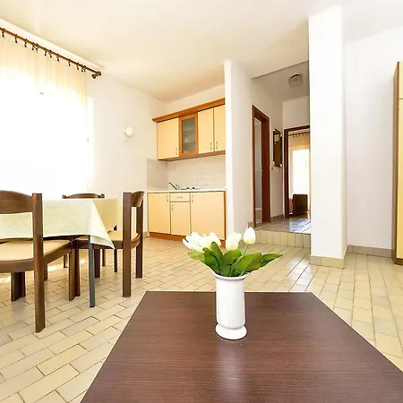 Apartment Ana.4 *