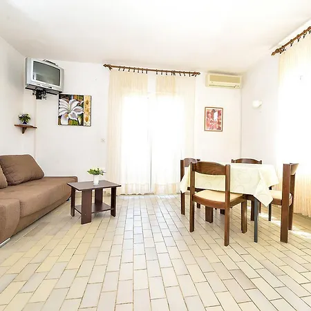 Apartment Ana.4 *